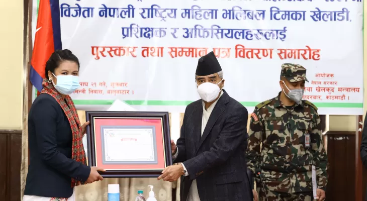 Government honours national women volleyball players with cash prize