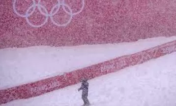 बेइजिङमा भारी हिमपात भएपछि ओलम्पिकमा गएका पाहुनालाई गाह्रो