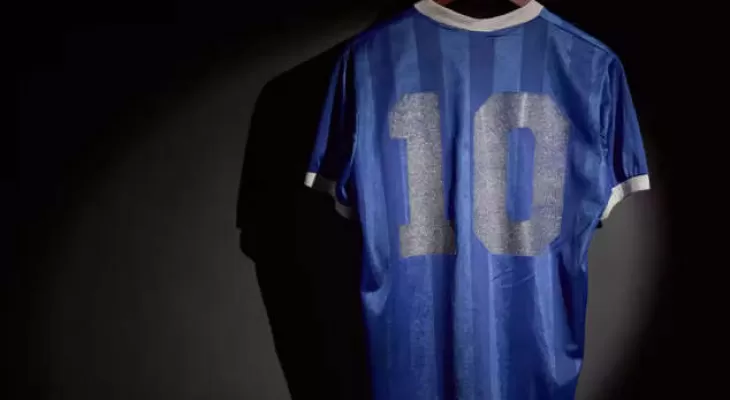 विवादास्पद ह्यान्ड अफ गड गोलको समयमा म्याराडोनाले लगाएको जर्सी ७.१ मिलियन पाउण्डमा लिलामी