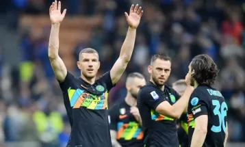 Martinez fires Inter to top of Serie A with comeback win over Empoli