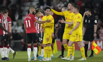 Liverpool complete comeback to take Premier League title race to final day