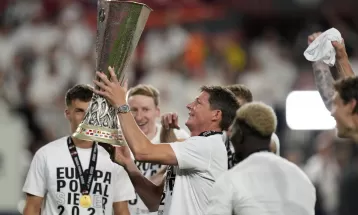 फ्रान्कफुर्टलाई युरोपा लिगको उपाधि