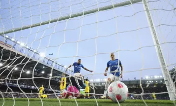 इंग्लिस प्रिमियर लिग : एभर्टन रेलिगेशनबाट बच्यो