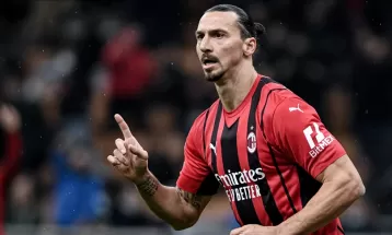 Ibrahimovic undergoes knee operation, needs at least 7 months to recover