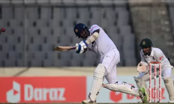 Mathews, Karunaratne deny Bangladesh on rain-hit day