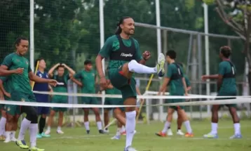 रोहित सम्मिलित पेर्सिक केडेरीको जित