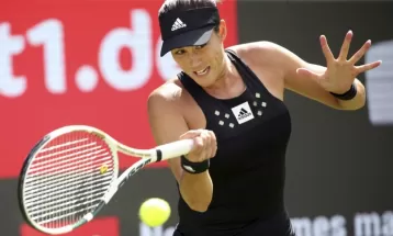 Jabeur opens with win in Berlin, Petkovic upsets Muguruza