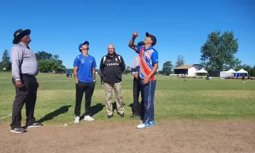 नेपाल टस जितेर ब्याटिङ गर्दै