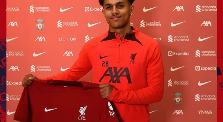 Liverpool Sign Carvalho from Fulham