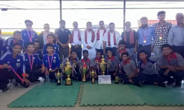 अन्तरविद्यालय इन्डोर क्रिकेटको उपाधि वाइ पोनटिङलाई