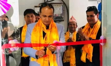 लि निङको आउटलेट बौद्ध टुसालमा