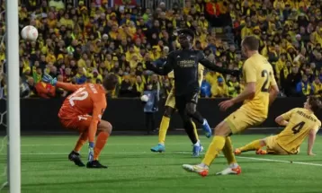 युरोपा लिग : आर्सनल नकआउट चरणमा