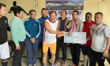 फुटबलर देवकोटाको उपचारमा आर्थिक सहयोग