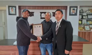 विश्व मुवाँथाई महासंघबाट सरोजलाई प्रशिक्षक प्रमाण पत्र