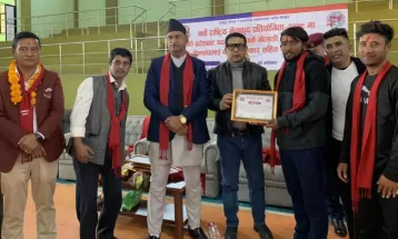 राष्ट्रिय खेलकुदमा पदक विजेता खेलाडीहरुलाई प्रदेश सरकारबाट नगदसहित सम्मानित