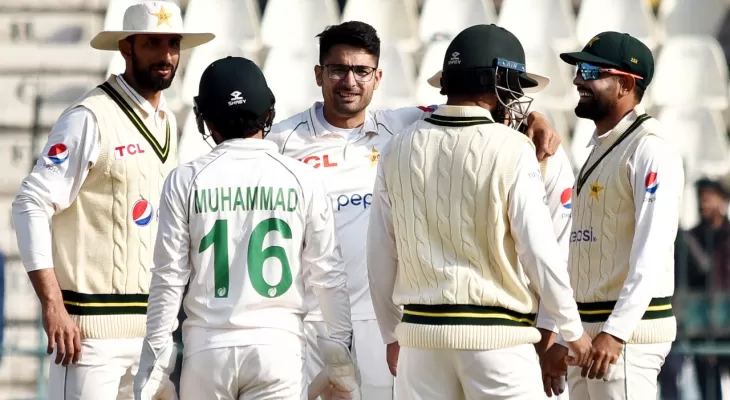 पाकिस्तान र इंग्ल्याण्डबीचको दोस्रो टेस्ट रोमाञ्चक मोडमा