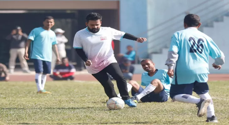 महानगर दिवसको अवरमा फुटबल मैदानमा उत्रिए बालेन