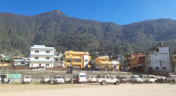 सवारी पार्किङले खेल मैदान कुरूप बन्दै