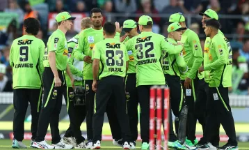 बिग बास लिगमा सिड्नी थन्डर मात्र १५ रनमा अलआउट