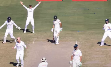 कराची टेस्टको पहिलो दिन पाकिस्तान ३०४ रनमा अलआउट