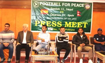 मैत्रीपूर्ण फुटबल खेल्न स्पेनिस टोली पोखरामा