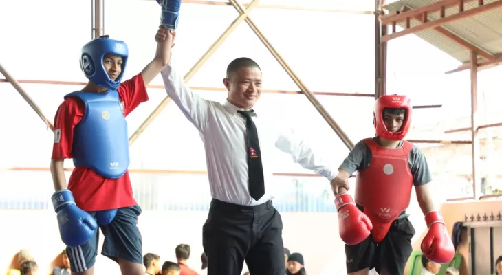 खुला जुनियर उसुमा रोजिशलाई स्वर्ण