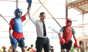 खुला जुनियर उसुमा रोजिशलाई स्वर्ण