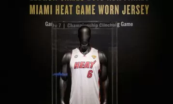 लेब्रोन जेम्सको जर्सी करिब ४८ करोड रुपैयामा बिक्री