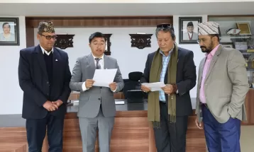 युवराज लामाद्वारा शपथ ग्रहण