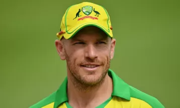 आरोन फिन्चद्धारा सन्यासको घोषणा