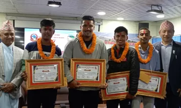 गण्डकी प्रदेश सरकारबाट क्रिकेट खेलाडी नगदसहित पुरस्कृत