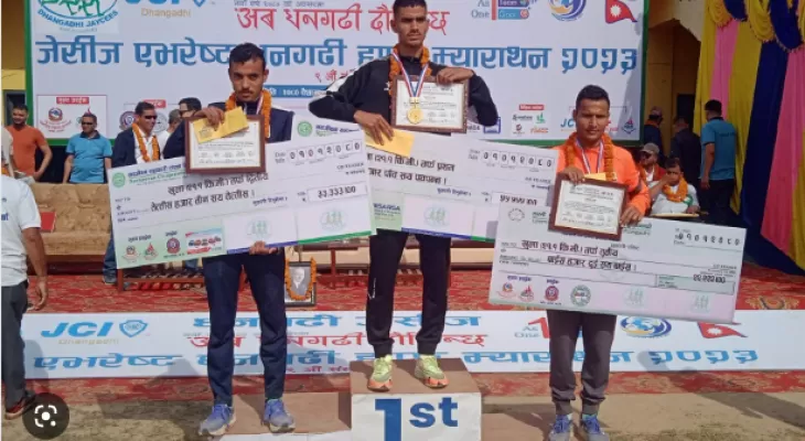 आर्मीका मुकेशबहादुर पालले जिते धनगढी हाफ म्याराथनको उपाधि