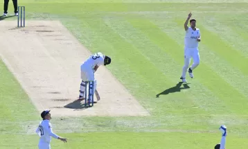 एशेज टेस्टः पहिलो दिन अस्ट्रेलिया २ सय ६३ रनमा अलआउट