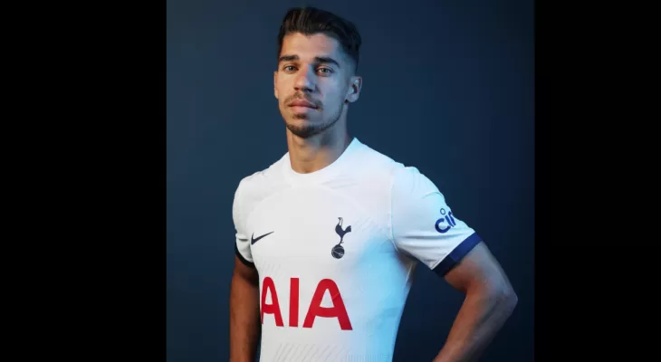 टोटनह्यामले सोलोमनलाई पाँच वर्षको सम्झौतामा अनुबन्ध गर्यो