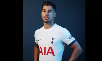 टोटनह्यामले सोलोमनलाई पाँच वर्षको सम्झौतामा अनुबन्ध गर्यो