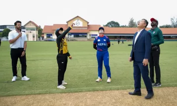 नेपाल मलेसियाविरुद्ध ब्याटिङ गर्दै