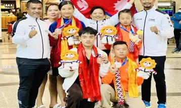 पदक विजेता कराते टोली स्वदेश फर्कियो