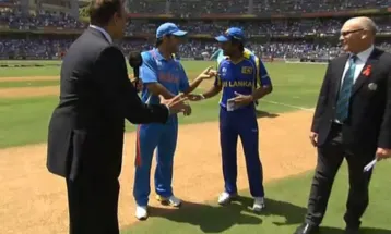 एकदिवसीय विश्वकप बिशेष : सन् २०११ को विश्वकप फाइनल खेलमा किन भयो दुई पटक टस ?