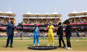 एकदिवसीय विश्वकप : भारतविरुद्ध अष्ट्रेलियाले टस जितेर पहिले ब्याटिङ गर्दै