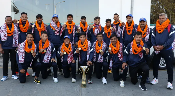 यु–१९ क्रिकेट उपाधि विजेता टोली स्वदेश फर्कियो