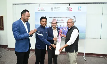 नेपाल राष्ट्रिय टोलीलाई क्रिकेट सामग्री हस्तान्तरण