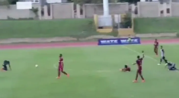 फुटबल खेल्दै गर्दा मैदानमा चट्याङ लागेर एक खेलाडीको मृत्यु, ६ अस्पताल भर्ना