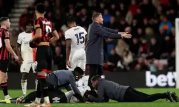 खेलका क्रममा फुटबल खेलाडीलाई हृदयघात