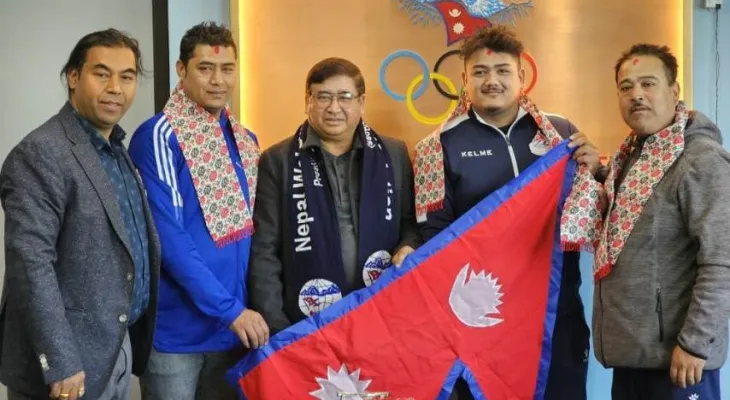 भारोत्तोलन टोली उज्वेकिस्तान जाने