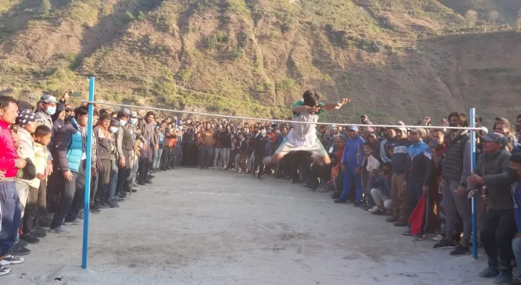 ‘हाइजम्प’ प्रतियोगितामा उत्कृष्ट प्रदर्शन गरेपछि चर्चाको शिखरमा पुगेका किशोर विवेक सागर