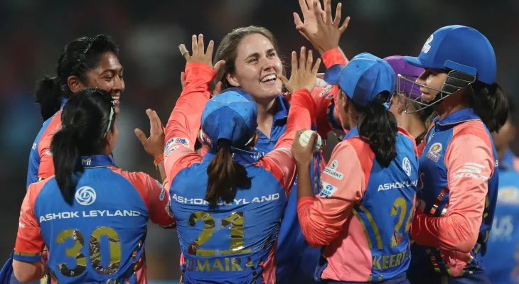 मुम्बई इन्डियन्सले आरसीबीलाई ७ विकेटले पराजित गर्यो