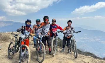 ह्यूगो र कोरिनलाई एन्डुरो रत्नाङ्गेको उपाधि