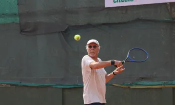 बोरिस र देवको विजयी सुरुआत