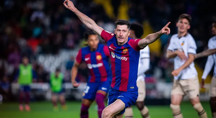 बार्सिलोनाको जितमा लेवानडोस्कीको ह्याट्रिक