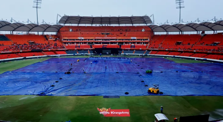 बर्षाका कारण हैदरावाद र गुजरातबीचको खेलमा टस हुन सकेन